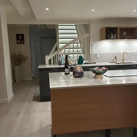 Handelsmannens Hus Ved Otnesbrygga, Valsoyfjord * Otnes (Trondelag)