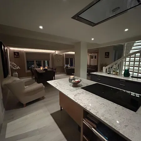 Handelsmannens Hus Ved Otnesbrygga, Valsoyfjord Otnes (Trondelag)