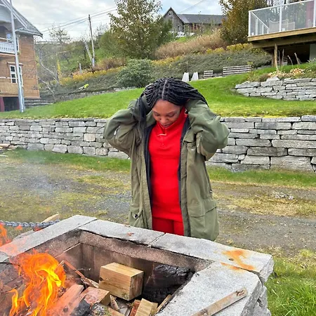 Holiday home Handelsmannens Hus Ved Otnesbrygga, Valsoyfjord