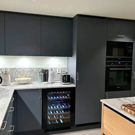 Handelsmannens Hus Ved Otnesbrygga, Valsoyfjord Holiday home Otnes (Trondelag)