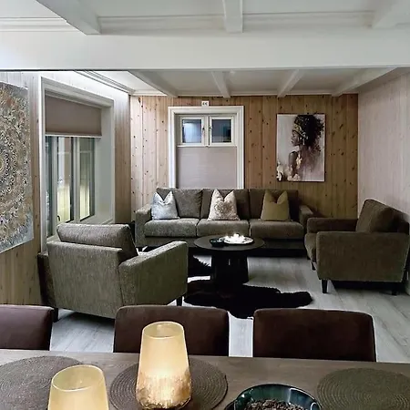 Handelsmannens Hus Ved Otnesbrygga, Valsoyfjord * Otnes (Trondelag)