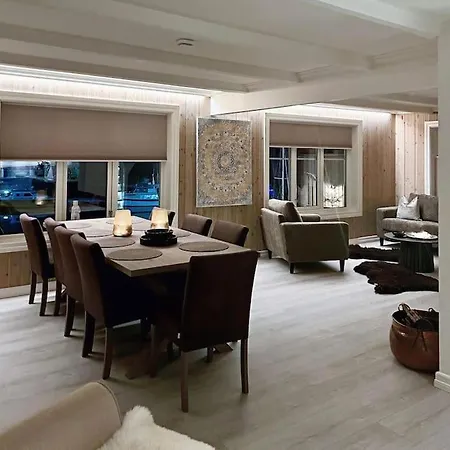 Holiday home Handelsmannens Hus Ved Otnesbrygga, Valsoyfjord