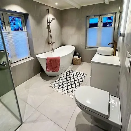 Handelsmannens Hus Ved Otnesbrygga, Valsoyfjord Holiday home Otnes (Trondelag)