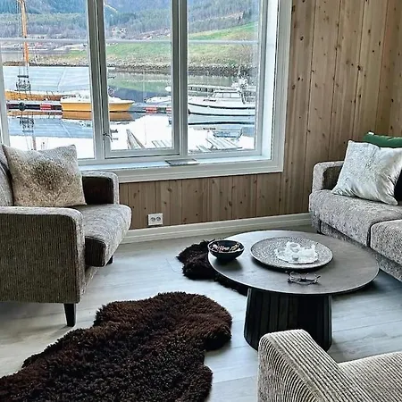 Handelsmannens Hus Ved Otnesbrygga, Valsoyfjord * Otnes (Trondelag)