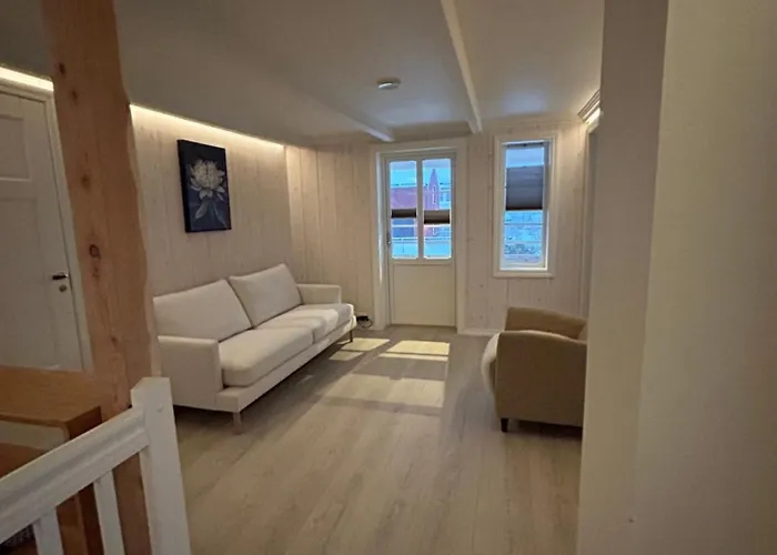 Handelsmannens Hus Ved Otnesbrygga, Valsoyfjord Otnes (Trondelag)