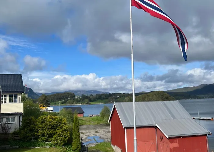 Handelsmannens Hus Ved Otnesbrygga, Valsoyfjord Дом отдыха
