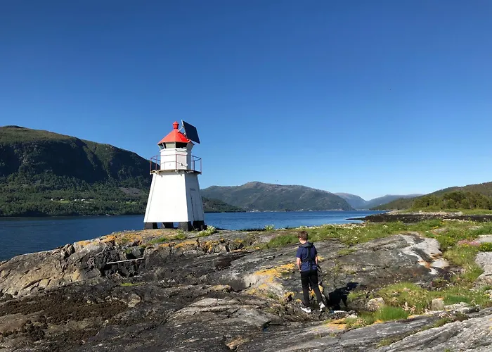 Handelsmannens Hus Ved Otnesbrygga, Valsoyfjord Otnes (Trondelag)