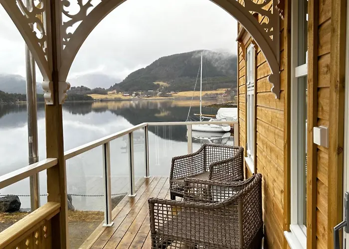 Handelsmannens Hus Ved Otnesbrygga, Valsoyfjord Дом отдыха *