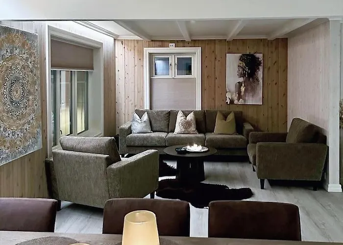 Handelsmannens Hus Ved Otnesbrygga, Valsoyfjord * Otnes (Trondelag)