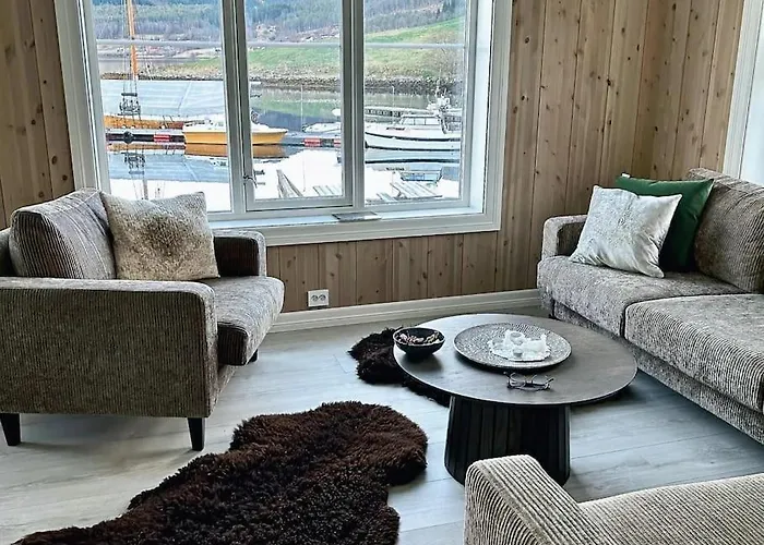 Handelsmannens Hus Ved Otnesbrygga, Valsoyfjord * Otnes (Trondelag)