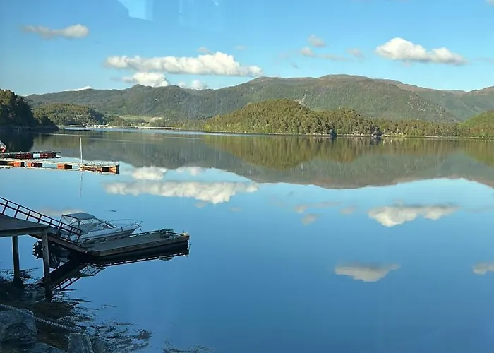 Handelsmannens Hus Ved Otnesbrygga, Valsoyfjord * Otnes (Trondelag)