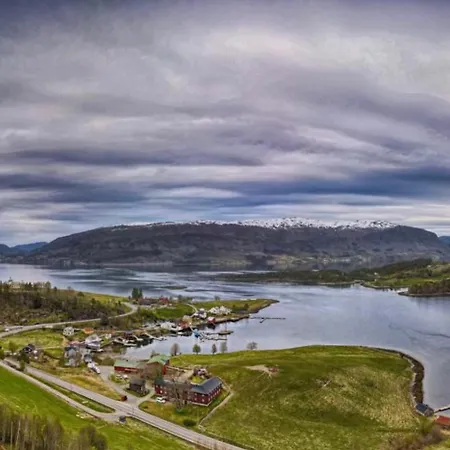 Handelsmannens Hus Ved Otnesbrygga, Valsoyfjord 度假居 Otnes (Trondelag)