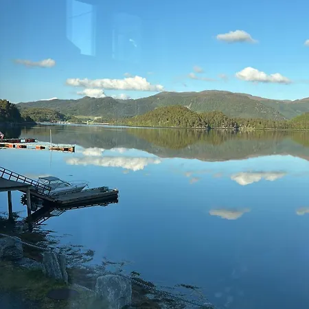Handelsmannens Hus Ved Otnesbrygga, Valsoyfjord * Otnes (Trondelag)